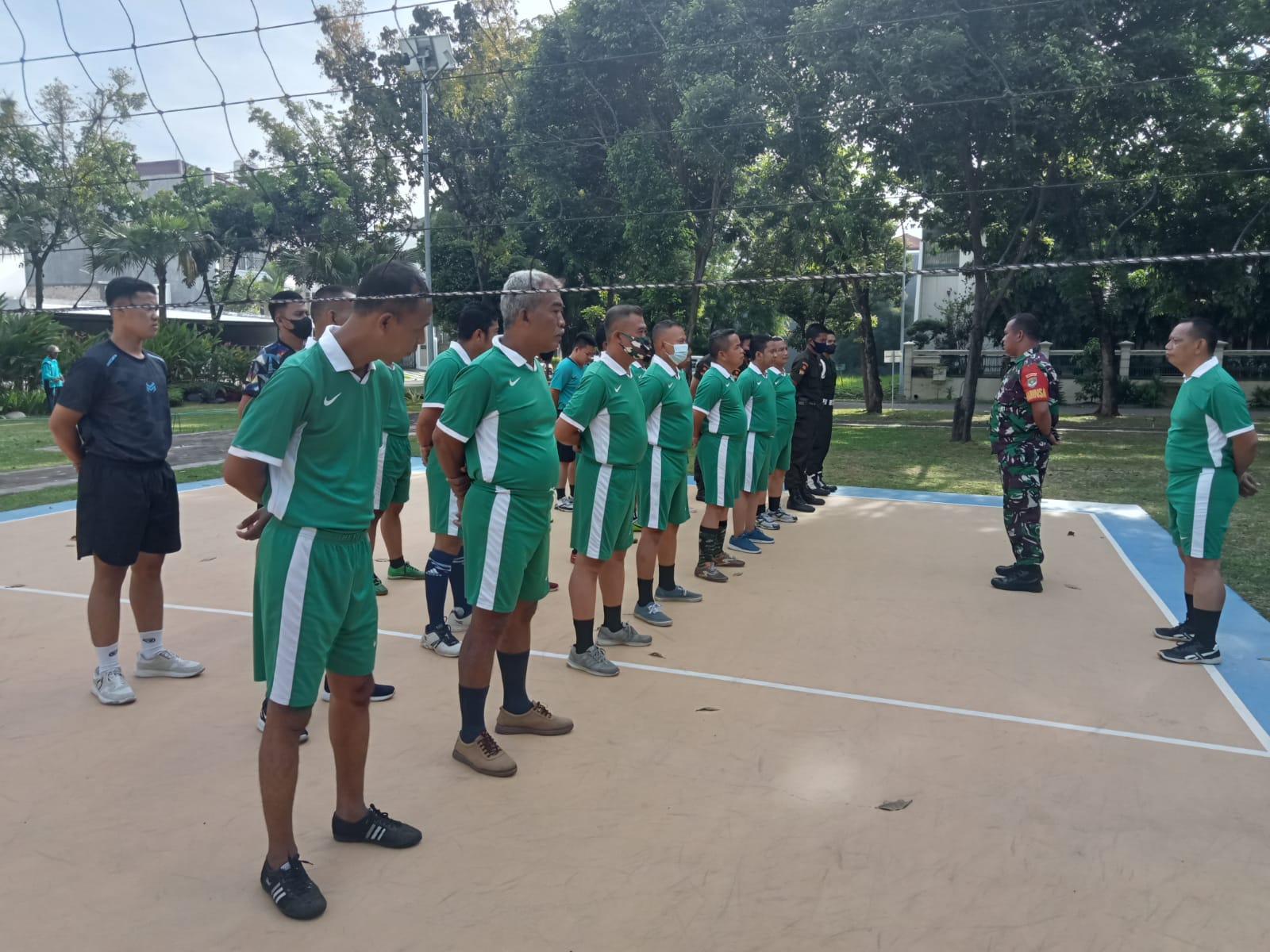 Tingkatkan Disiplin Satpam Perumahan, Babinsa Kapuk Muara Aktif Lakukan Pembinaan