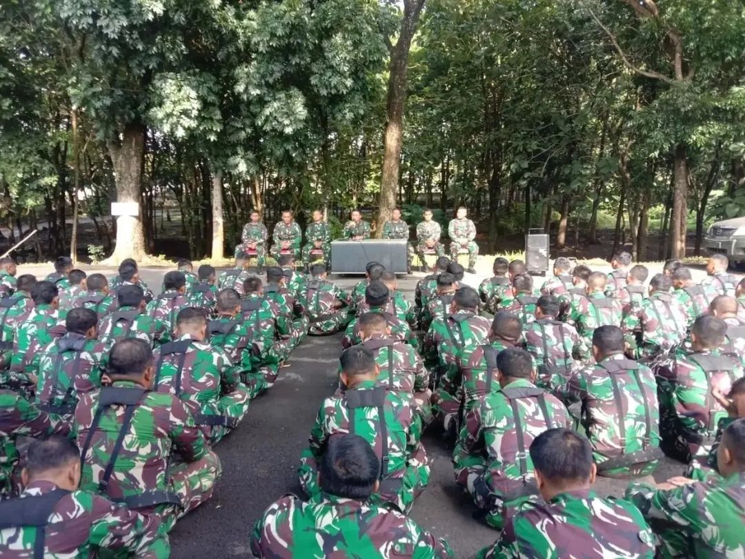 Jalin Ikatan Batin, Dandenpal Divif 2 Kostrad Berikan Santi Aji