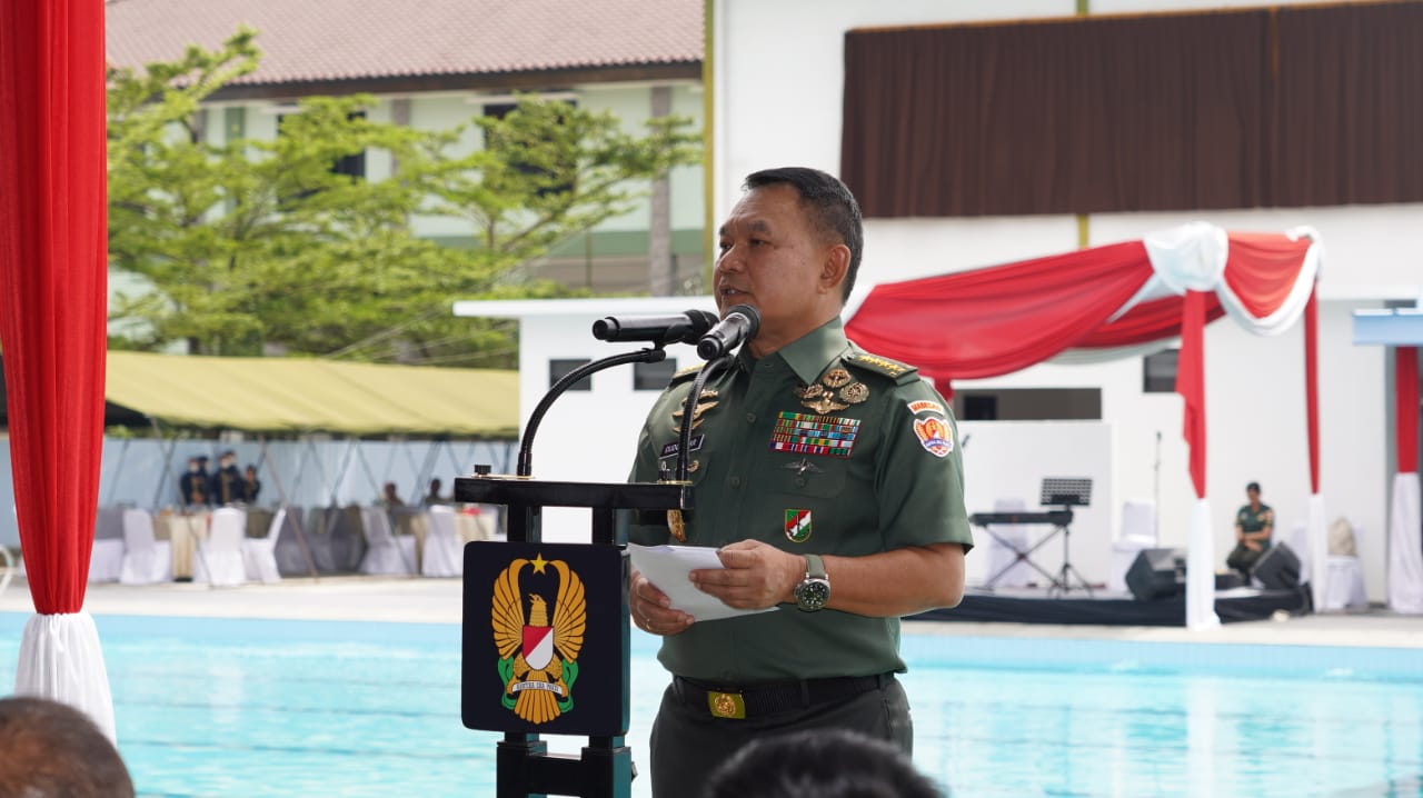 Kasad Resmikan Kolam Renang A.J. Mokoginta Seskoad