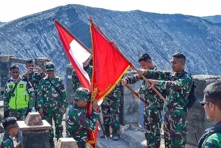 Bromo Sebagai Bukti Patriotisme Prajurit, Yonzipur 10 Kostrad Laksanakan Tradisi Satuan