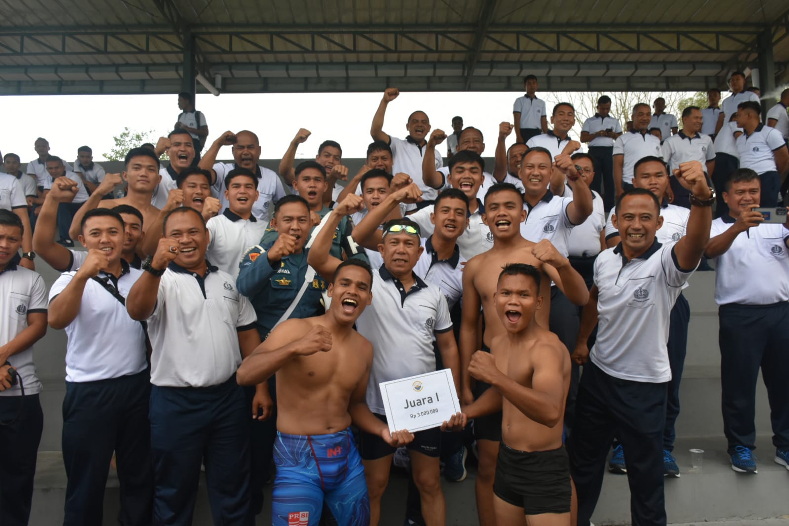 Bravo, Lanal Bintan Menjuarai Lomba Renang Estafet Antar Satuan TNI AL