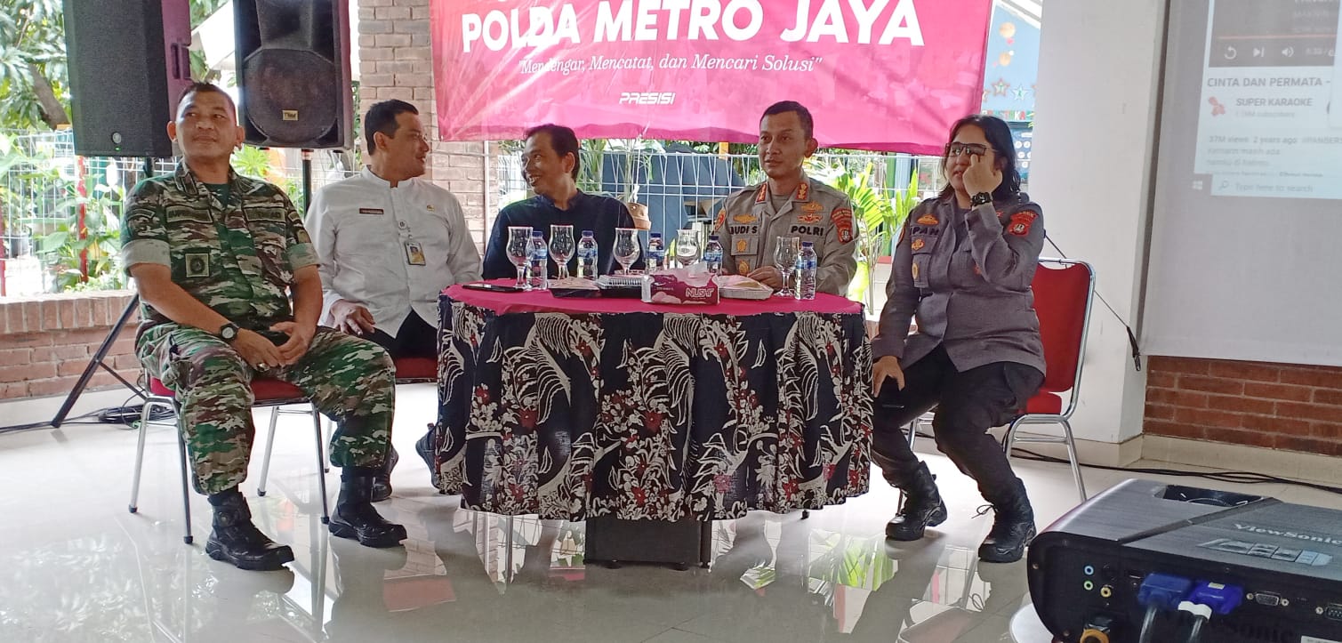 Polres Metro Jakarta Timur Menggelar Kegiatan Jumat Curhat