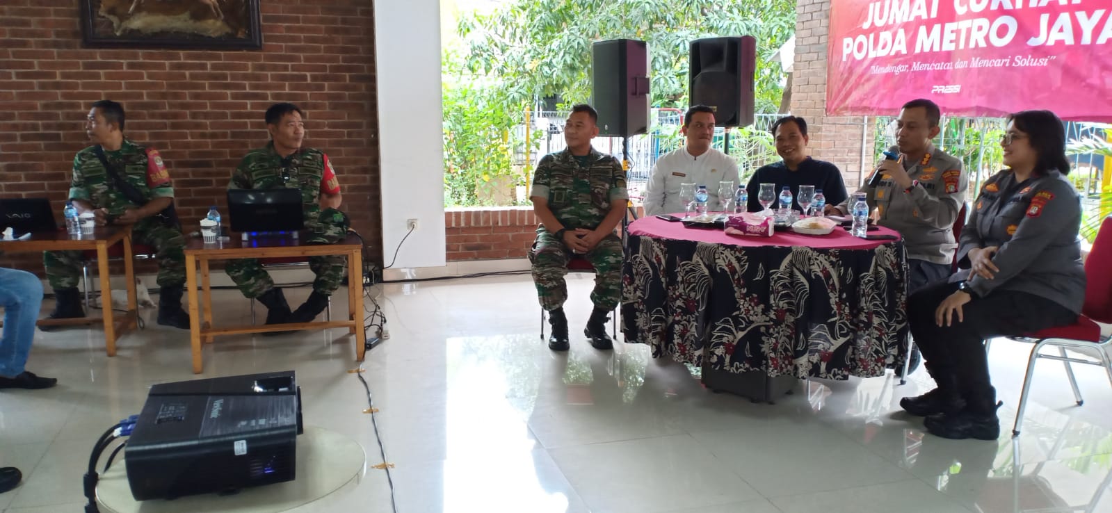 Silaturahmi Kapolres Metro Jakarta Timur Bersama Danramil 06/Cakung Terima Curhat Warga Pulogebang