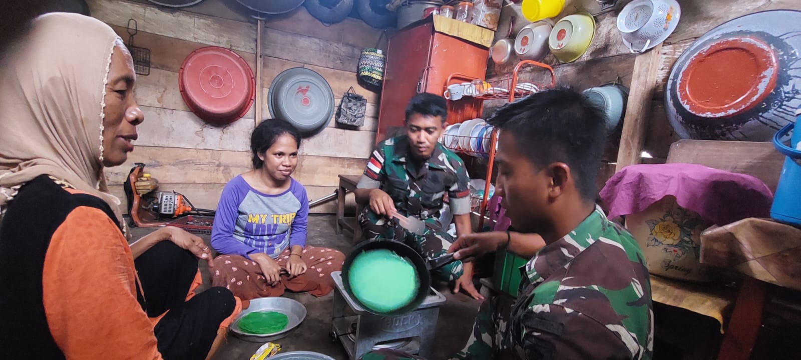 Buka Peluang UMKM Baru Kampung Lisabata, Prajurit Ajusta Ajarkan Buat Makanan Olahan