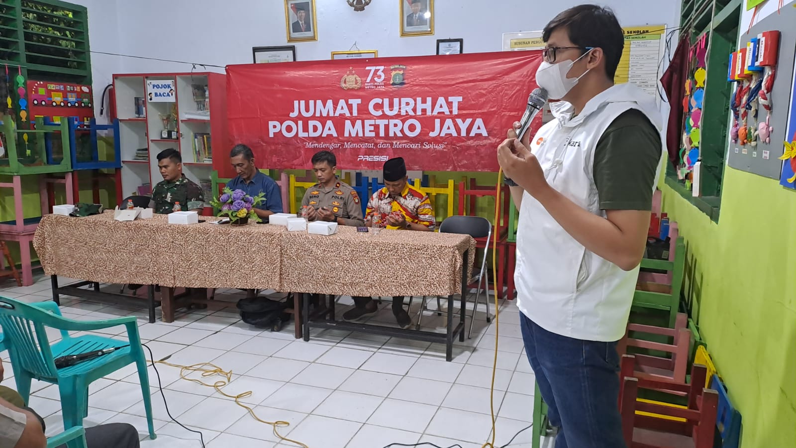 Komsos Danramil 02/Matraman Bersama Kapolsek Terima Curhat Warga Kayu Manis
