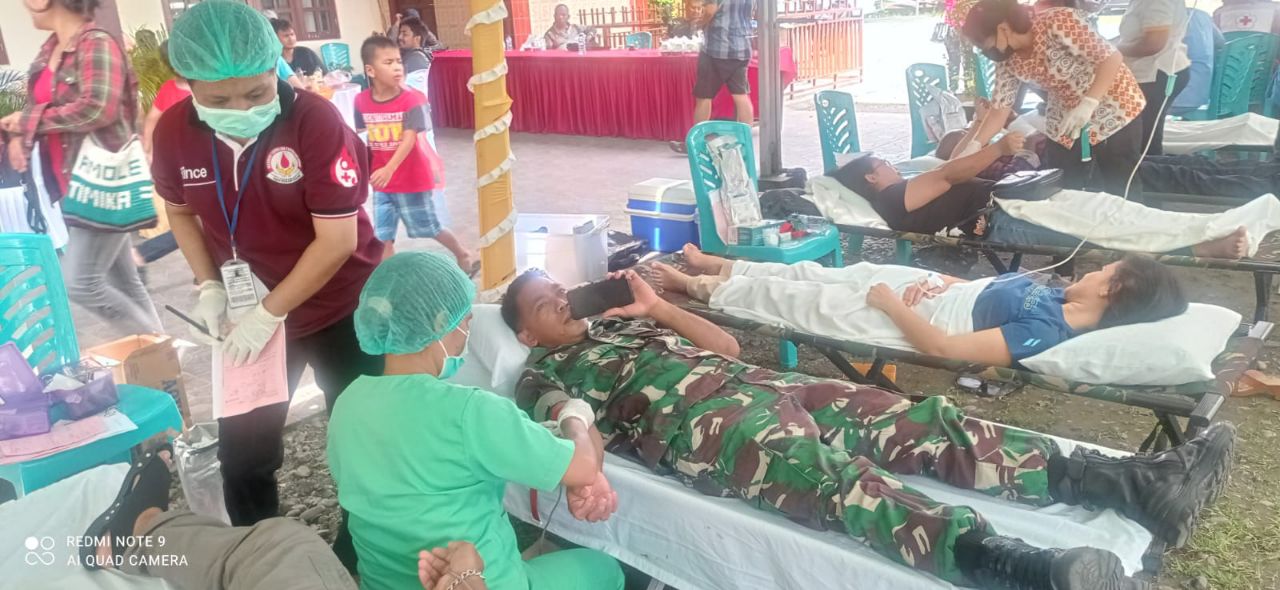 Danramil 1710-02/Timika Turut Berpartisipasi Pada Kegiatan Bhakti Sosial Donor Darah Dalam Rangka Perayaaan Injil Masuk Papua
