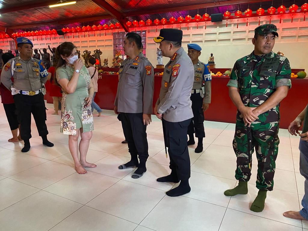Tinjau Vihara di Jakarta Barat, Kapolda Metro Pastikan Perayaan Imlek Aman