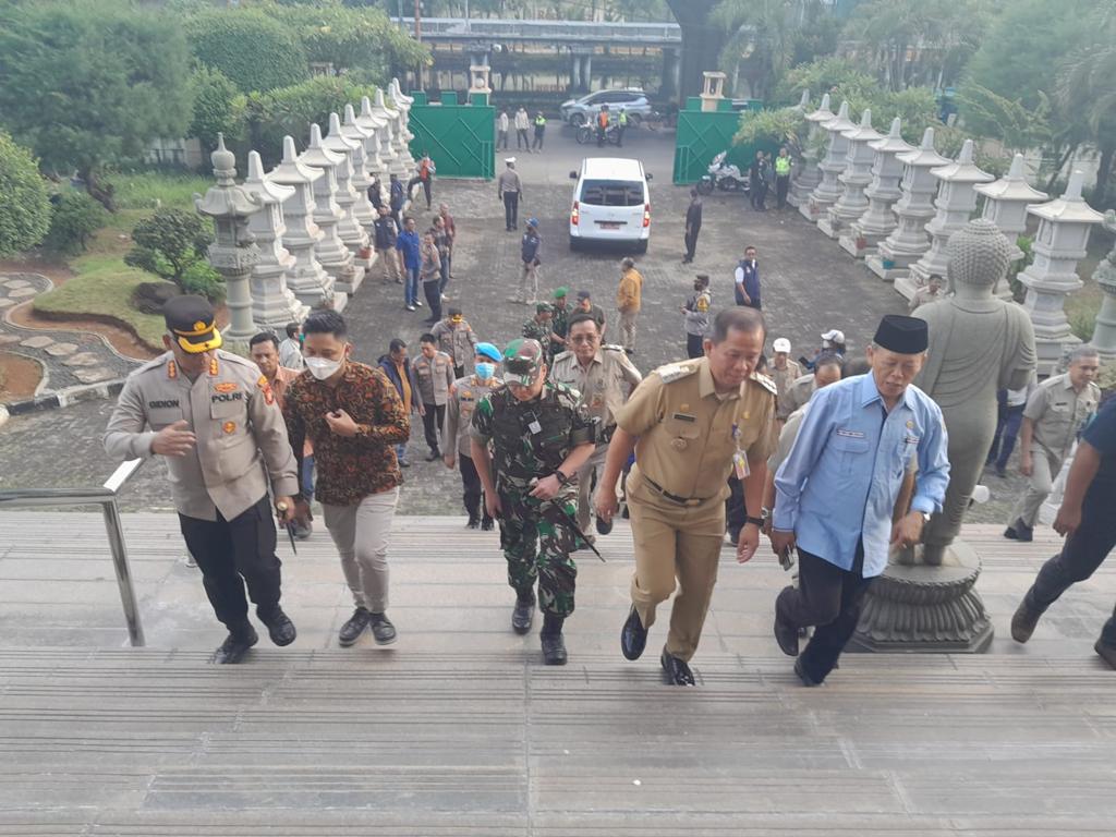 Danramil 02/Penjaringan Bersama Tripilar Pademangan Dampingi Forkompimko Jakut Tinjau Kesiapan Vihara Jelang Imlek