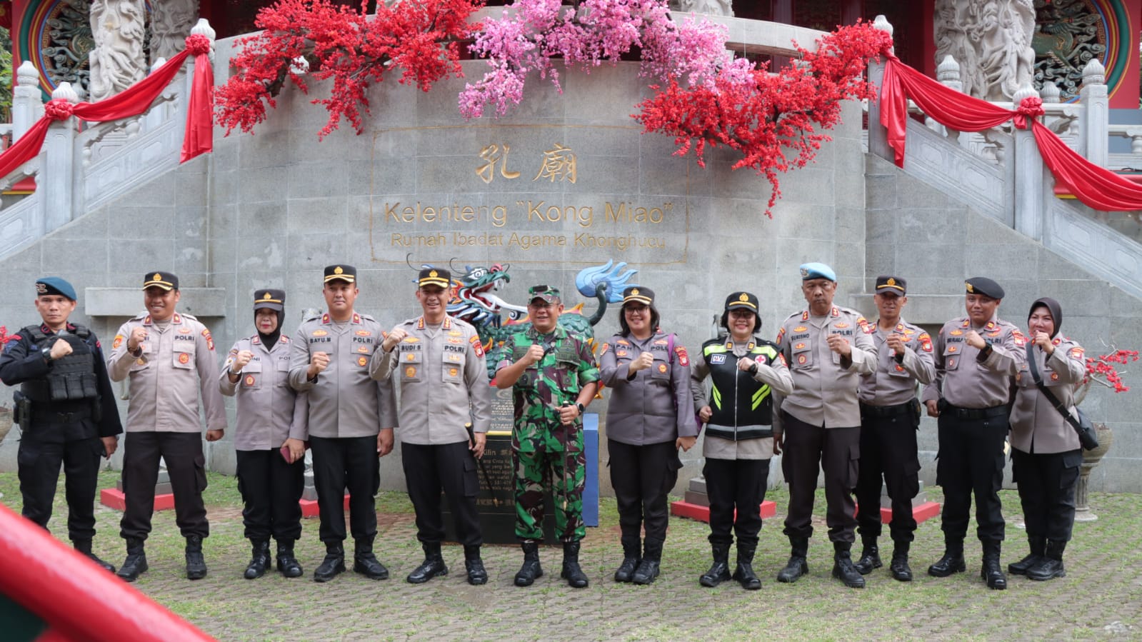 Polres Metro Jakarta Timur Bersama Jajaran TNI Monitoring Rumah Ibadah Dijelang Tahun Baru Imlek 2574 Tahun 2023