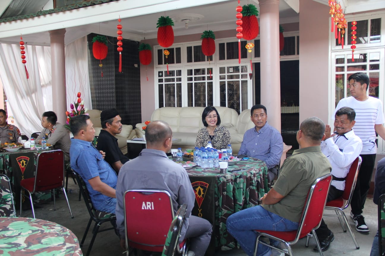 Wujud Toleransi Umat Beragama, Dandim 0507/Bekasi Dampingi Danrem 051/Wkt dan Kasdam Jaya Sambangi Rumah Warga Rayakan Imlek 2023