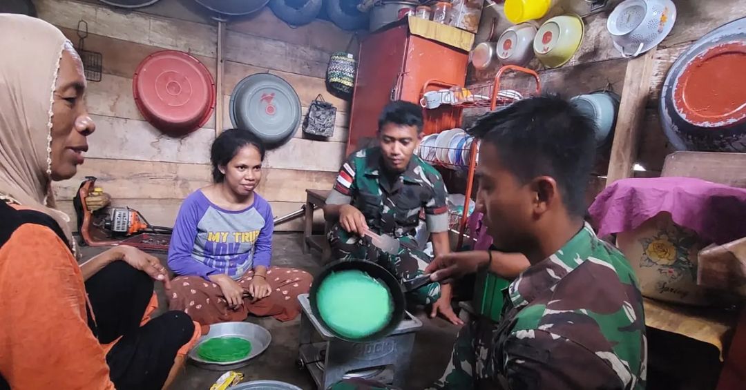 Buka Peluang UMKM Baru Kampung Lisabata, Prajurit Ajusta Ajarkan Buat Makanan Olahan