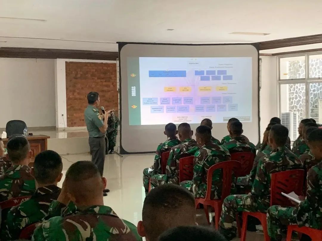 Asren Divif 1 Kostrad Kol Inf Mahfud As'at, S.I.P., M.I.P. Beri Pembekalan kepada para Tamtama Remaja Baru Divif 1 Kostrad
