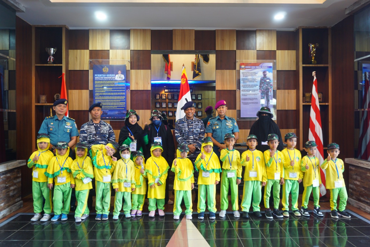 Lantamal IV Kenalkan TNI AL Kepada Anak Paud Azzahra Batam