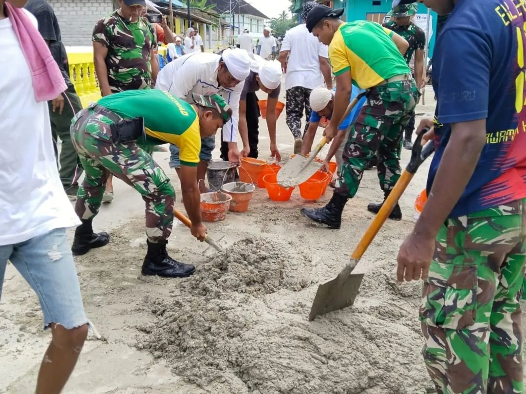 Rumah Soa Budaya Maluku, Prajurit Kostrad Gotong Royong Dengan Warga