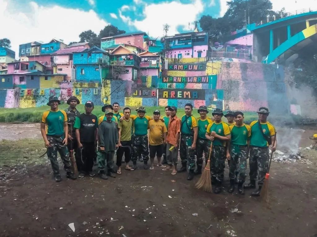 Blimbing Bersih, Prajurit Kostrad Baksos Bersama Warga