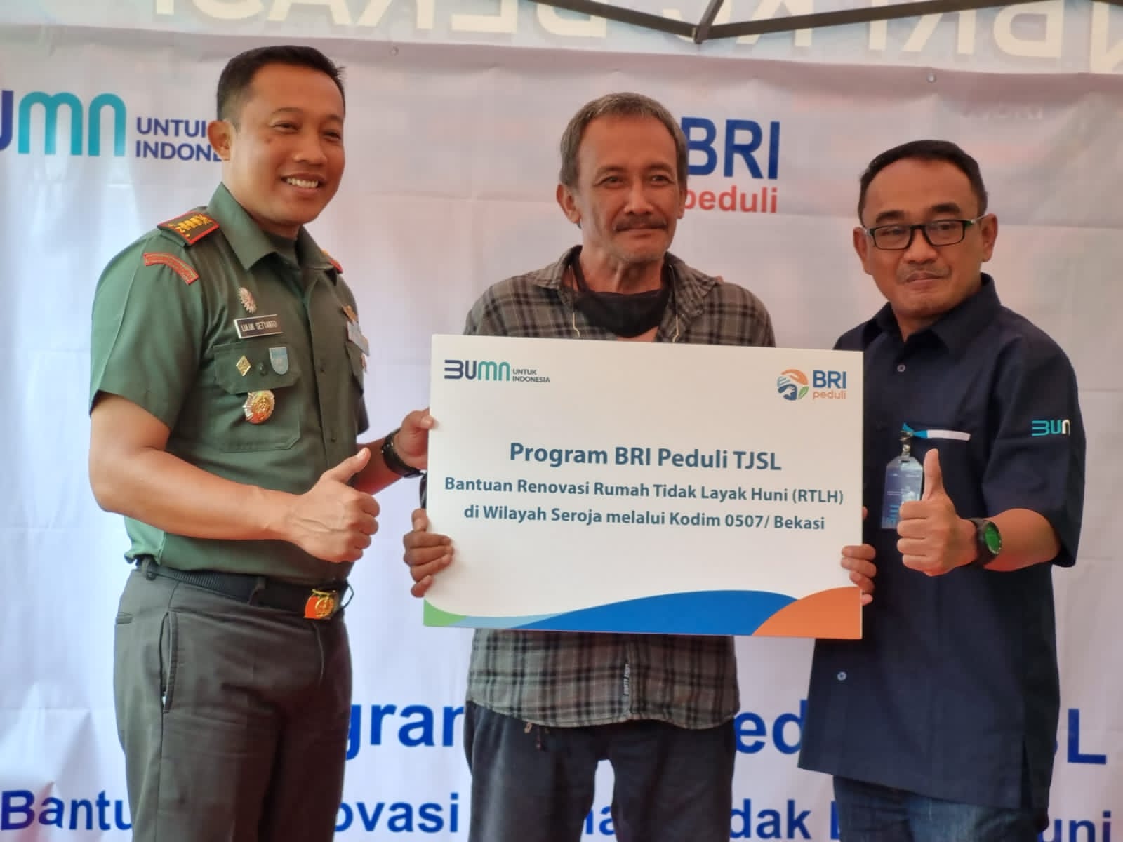 Dandim 0507/Bekasi Bersama Pimpinan Cabang BRI Kota Bekasi Serahkan Bantuan Renovasi RTLH sebagai Program BRI Peduli