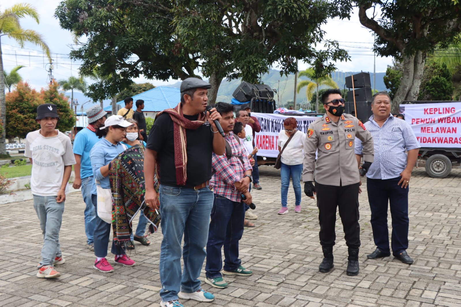 Kapolres Toba Pimpin Pelaksanaan Pengamanan Aksi Unjuk Rasa Damai