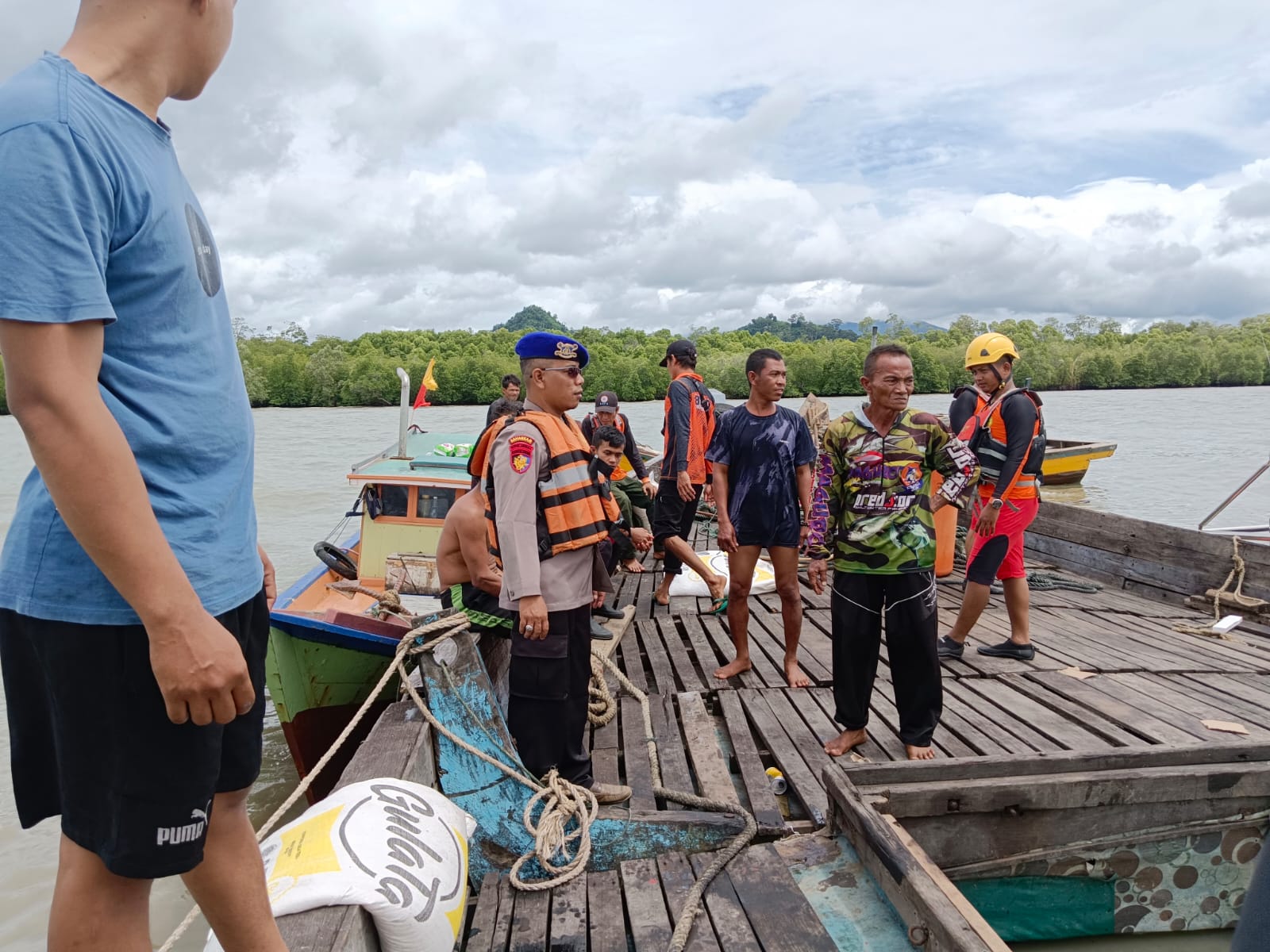 TNI AL, Posal Teluk Melano Laksanakan SAR KM. Budi Jaya Yang Tenggelam di Perairan Pulau Payung Kabupaten Kayong Utara
