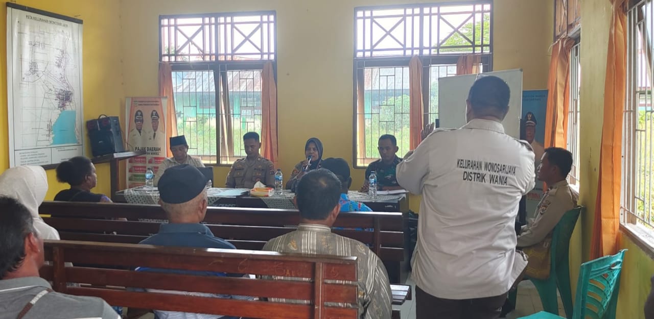 Wujud Sinergitas Dalam Kebersamaan, Babinsa Koramil 1710-02/Timika Bersama Bhabinkamtibmas Gelar Pertemuan Rutin Dengan Warga