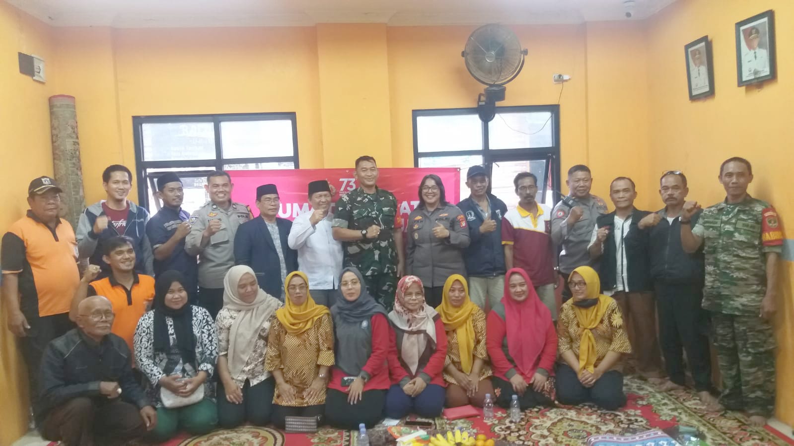 Komsos Danramil 06/Cakung Bersama Kapolsek Terima Curhat Warga Penggilingan