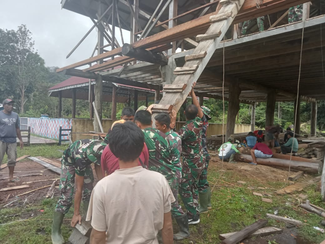 Satgas Pamtas RI-Malaysia Yonarmed 5 Bangun Rumah Singgah Perbatasan