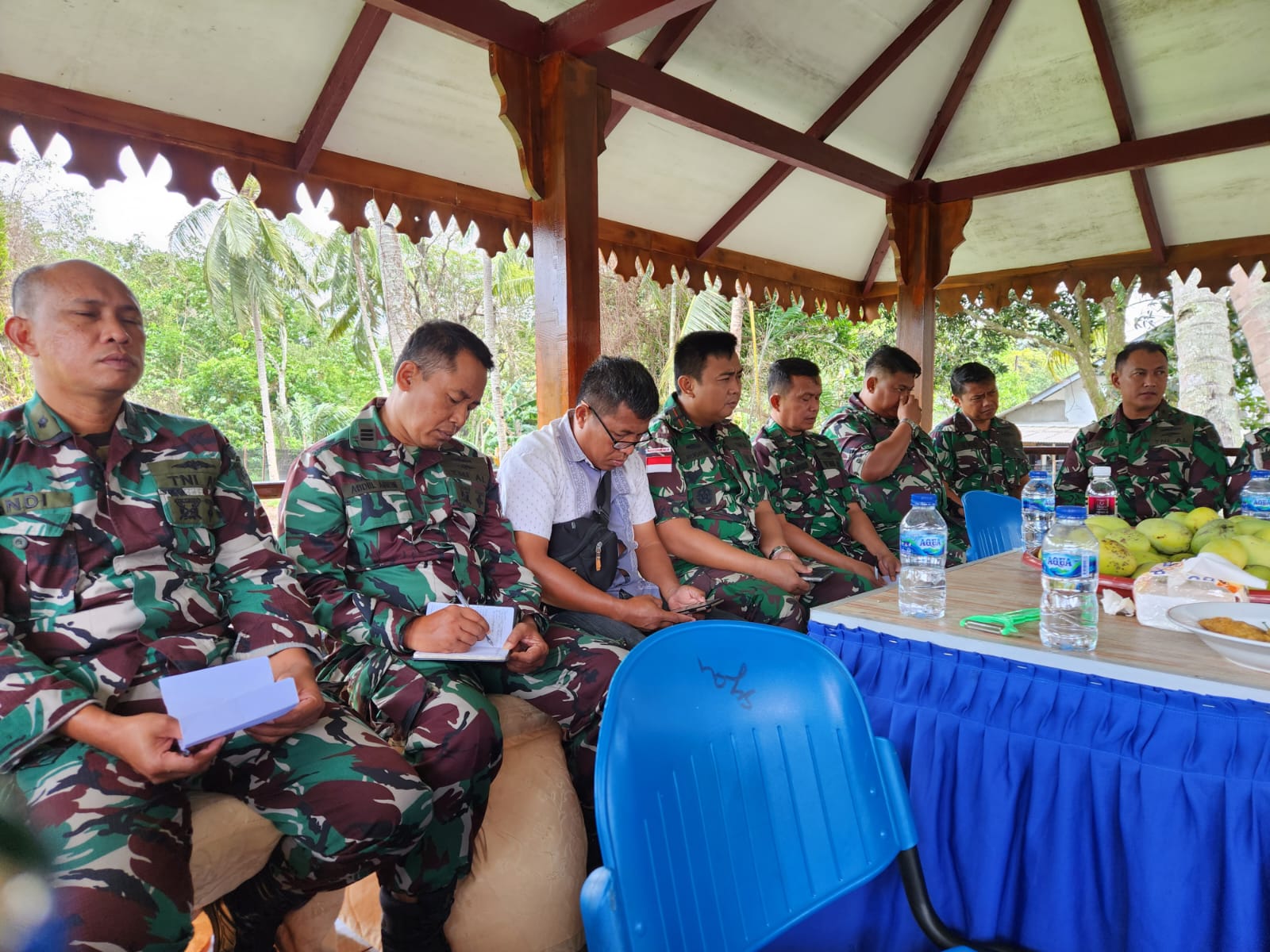Perwira Staf Lanal Bintan Terima Arahan dan Pembekalan Oleh Danlanal Untuk Peningkatan Kinerja TNI