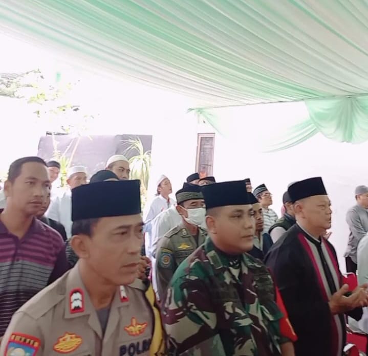 Babinsa Koramil 07/Cipayung Bersama Bhabinkamtibmas Hadiri Undangan Warga