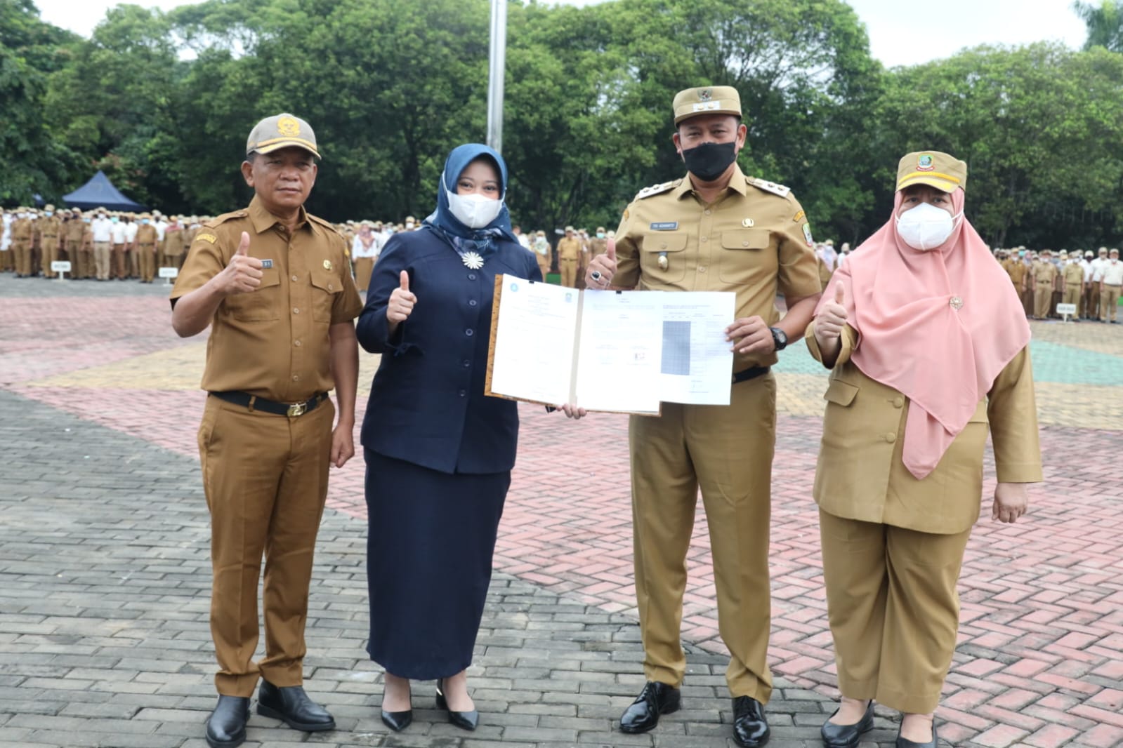 Plt. Wali Kota Tandatangani Kesepakatan dan Serahkan Penghargaan Saat Apel Pagi Ini