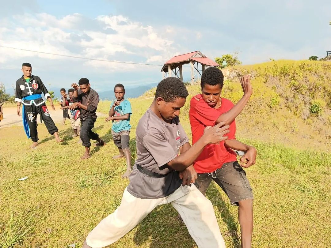 Ilmu Silat Masuk Papua, Prajurit Kostrad Latih Generasi Muda Papua