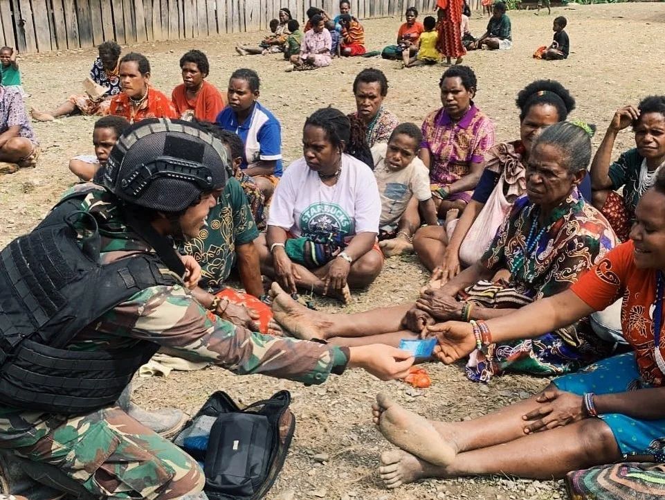 Satgas Yonif PR 305 Kostrad Semakin Dicintai Rakyat Papua