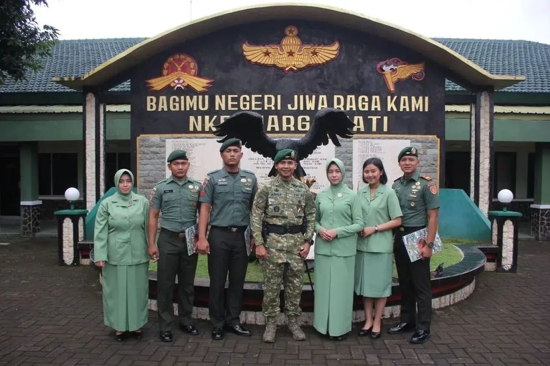 Selesai Pengabdian Di Bajra Yudha, Tiga Prajurit Dilepas Dengan Tradisi Satuan