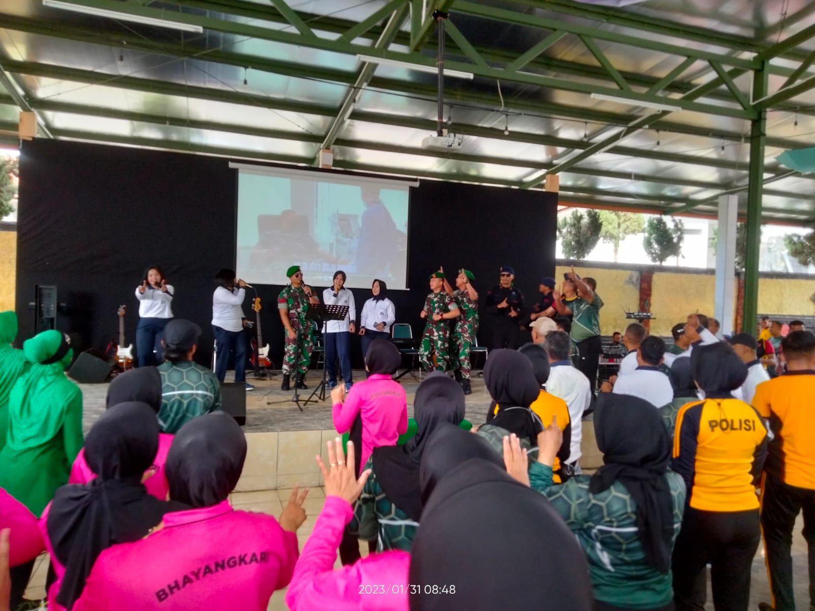 Jalin Sinergitas dan Silaturrahmi, Prajurit Lanal Bandung Olahraga Bersama TNI/POLRI dan FKPD