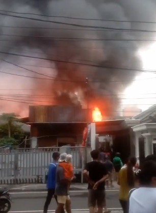 Si Jago Merah Ngamuk di Pasar Tomas Cideng