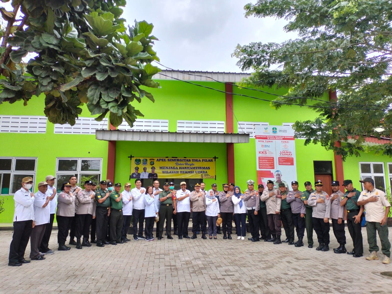 Pererat Soliditas Di Wilayah Danramil 03/Teluk Pucung Bersama Babinsa Ikuti Apel Gabungan