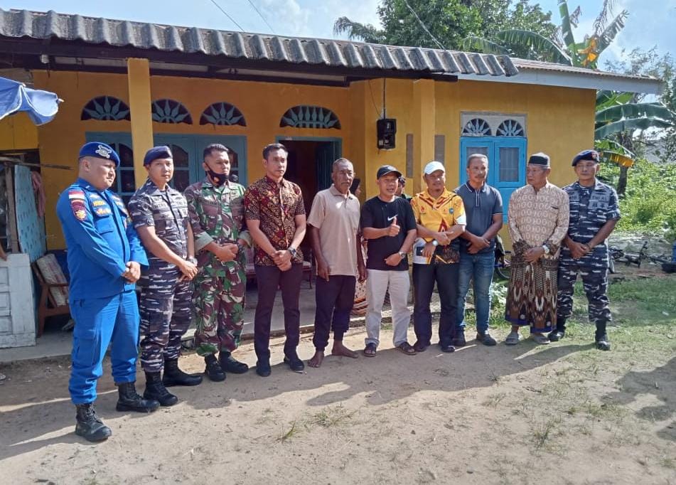 Lanal Bintan Berikan Santunan Korban Kecelakaan Laut Nelayan Asal Kijang