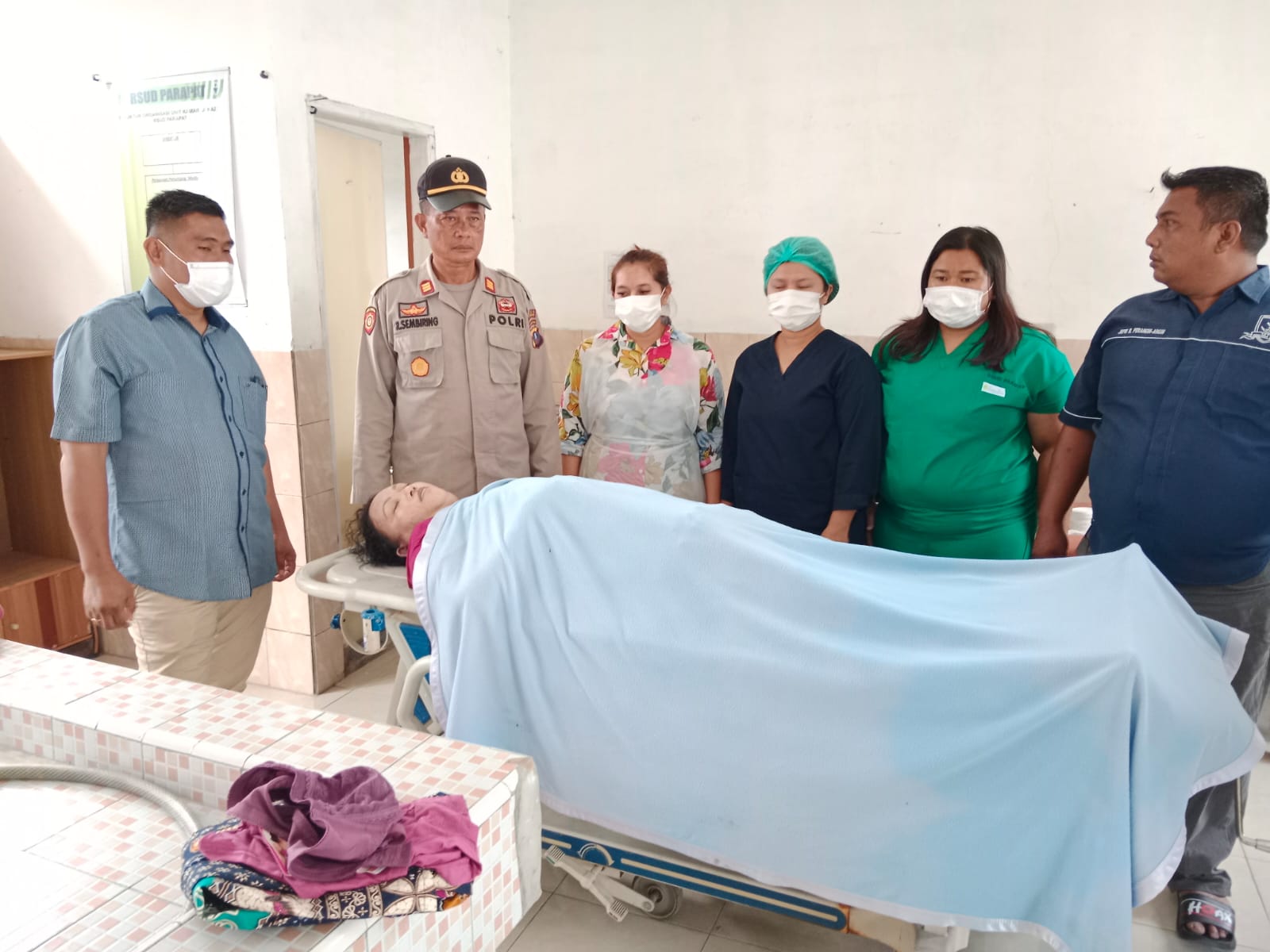 Wanita Terjatuh dari KM di Danau Toba