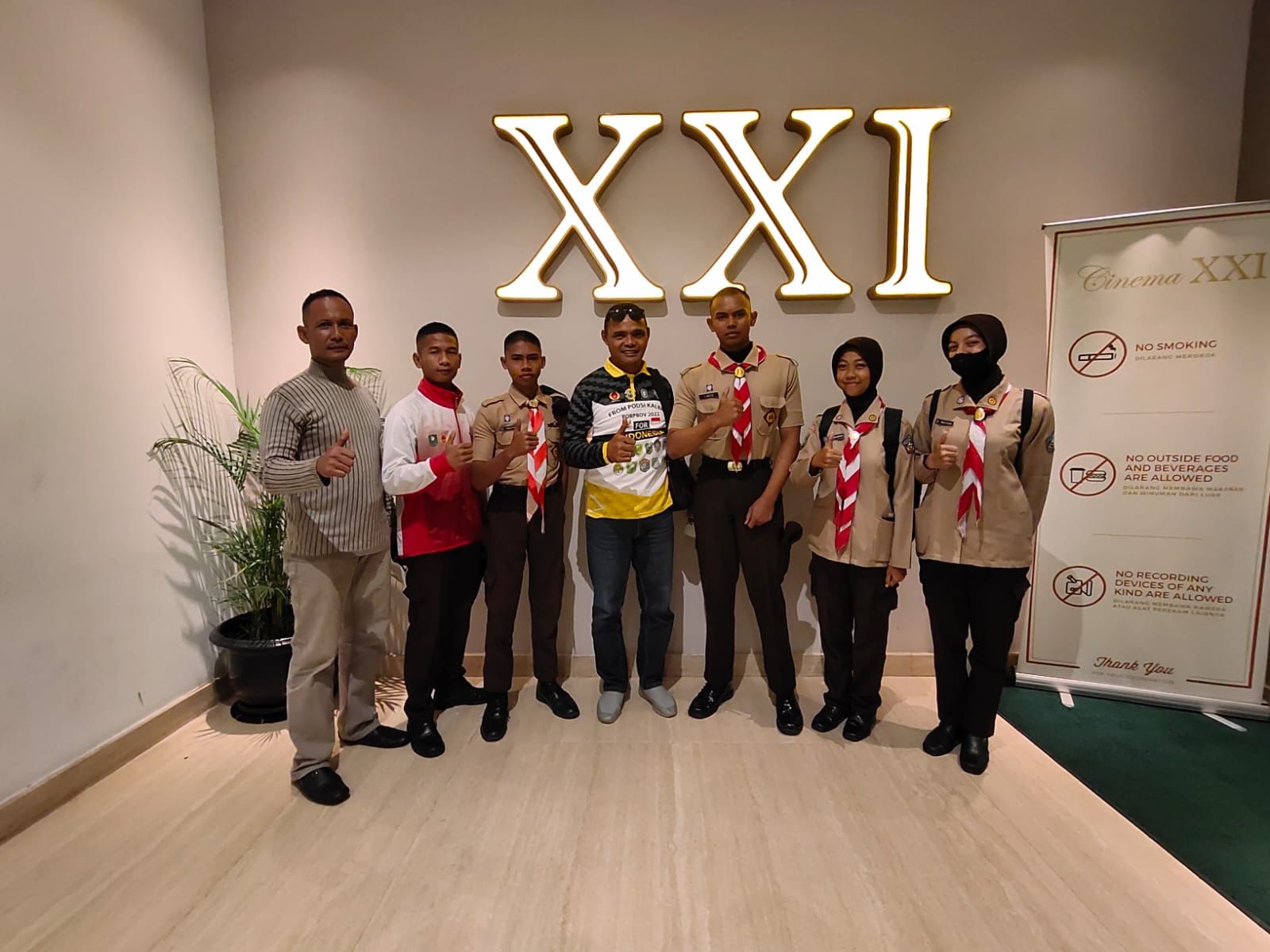 Keluarga Besar Lantamal XII Pontianak Gelar Nonton Bareng Film Adagium Di Bioskop XXI Transmart