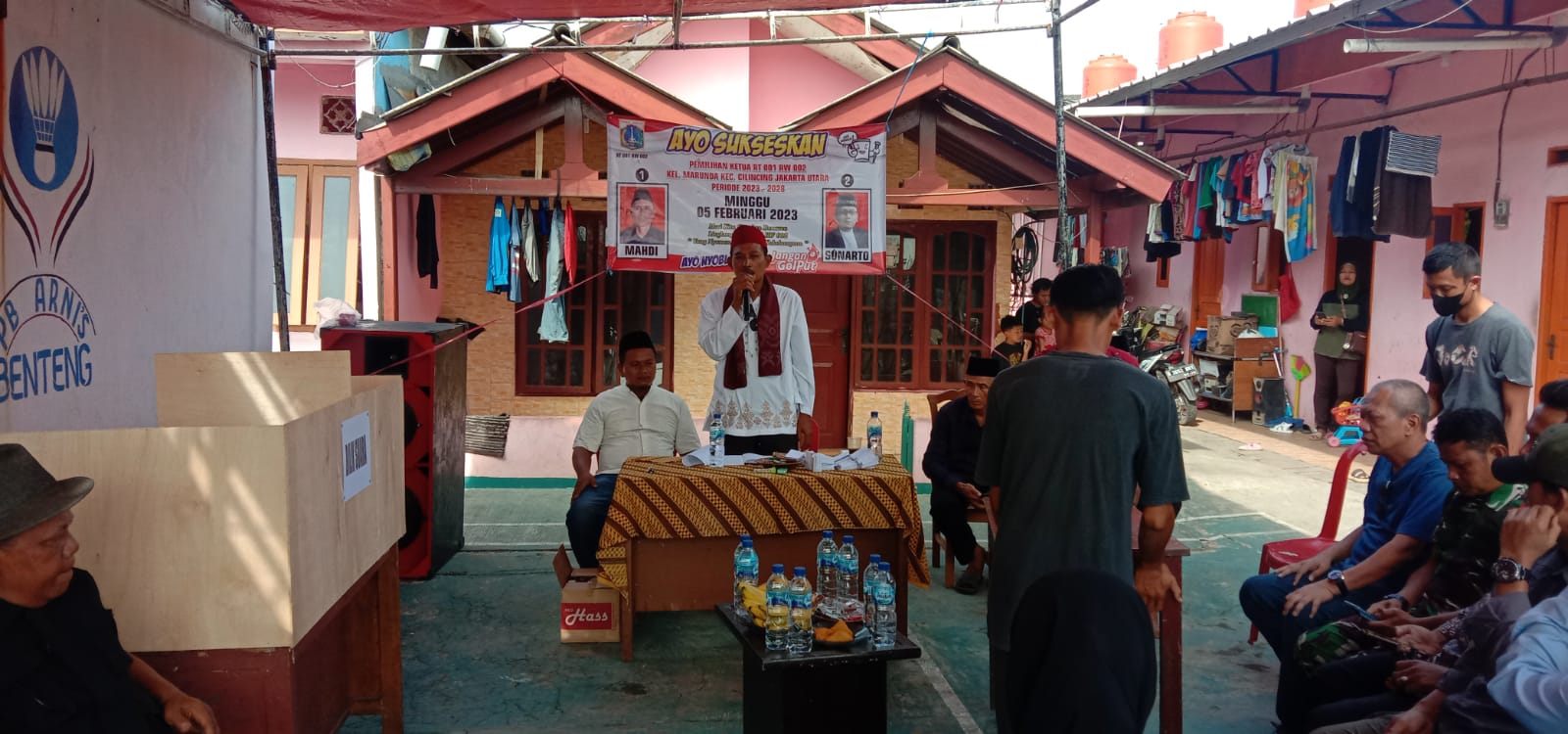 Babinsa Koramil-05/Cilincing Bersama Pak Sekel Pantau Pelaksanan Pemilihan Ketua RT di Wilayah Binaan