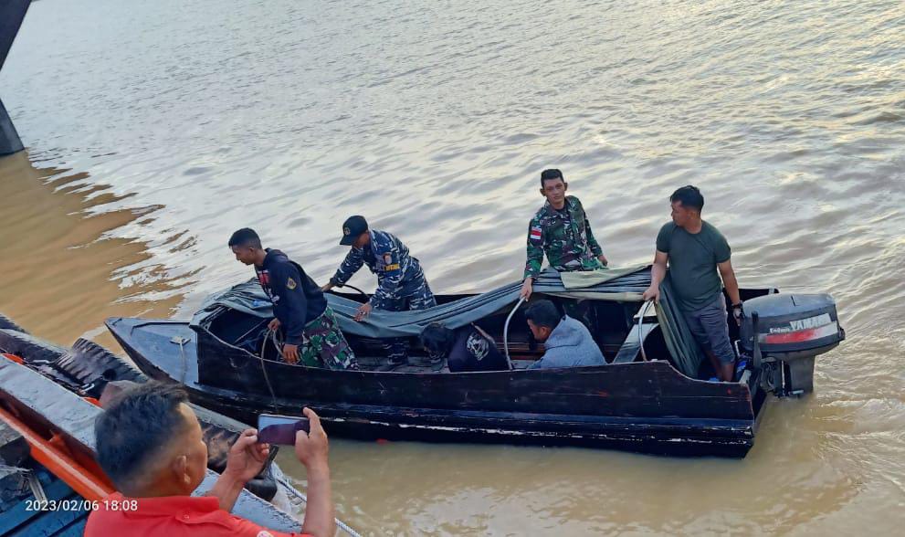 TNI AL Palembang Laksanakan SAR Dalam Insiden Orang Tenggelam di Jeti LBSC/KPPC Perairan Talang Duku Jambi