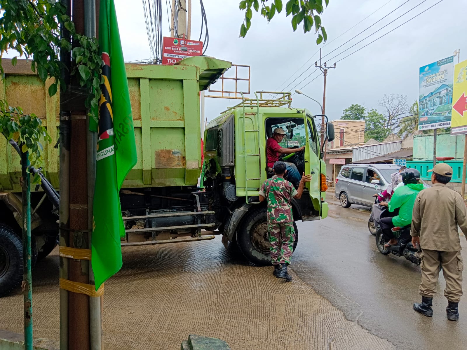 Polsek, Koramil & Satpol PP Parung Panjang Laksanakan Giat Pemutarbalikan Truk Pelanggar Pengangkut Tambang