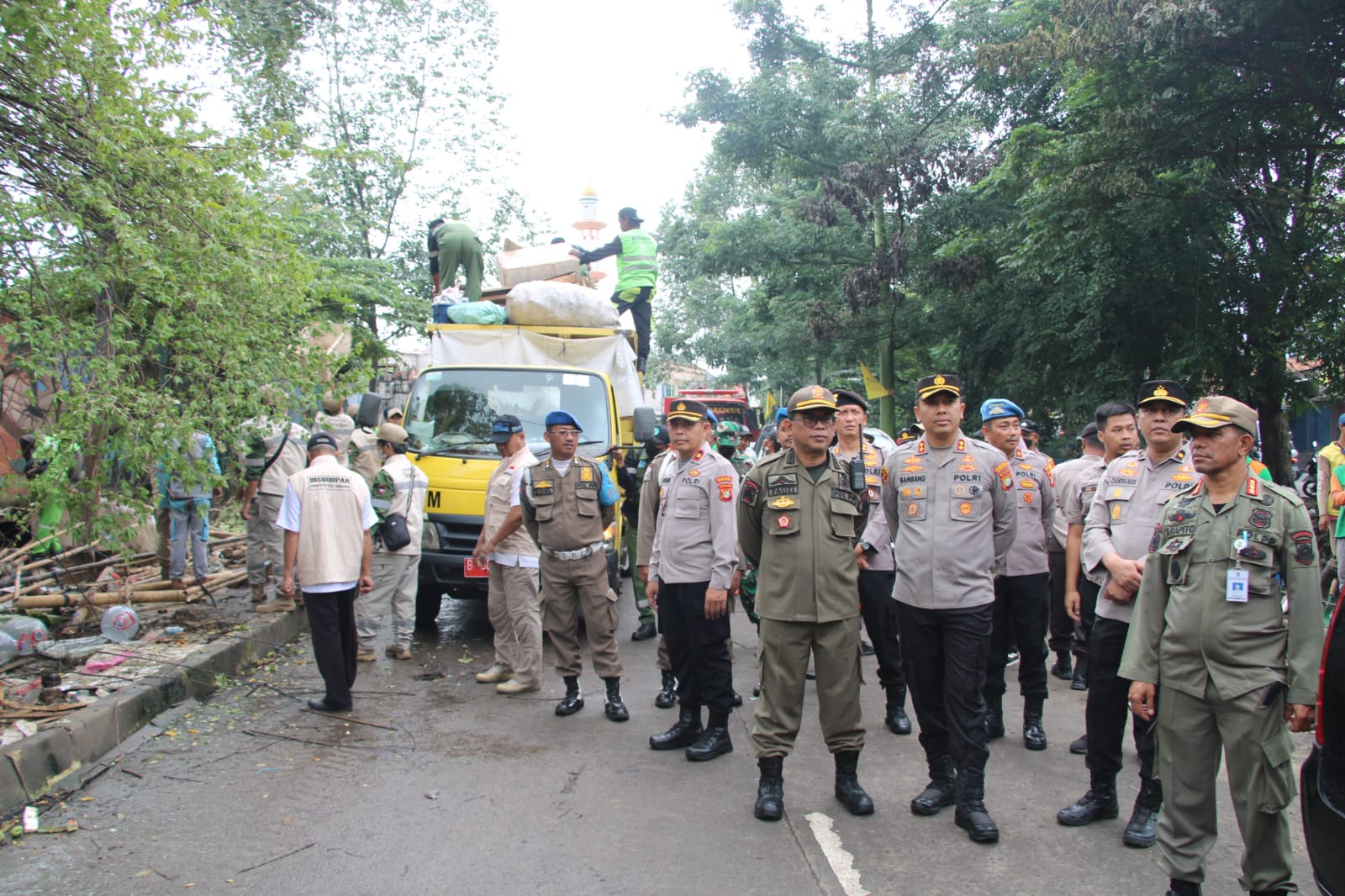 Kapolres Metro Tangerang Kota Tinjau Pengamanan Penertiban Bangunan Liar di Pasar Irigasi Sipon