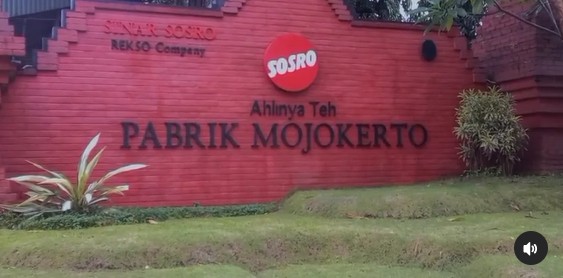 Warga Tutup Paksa Saluran Air Pabrik Teh Sosro