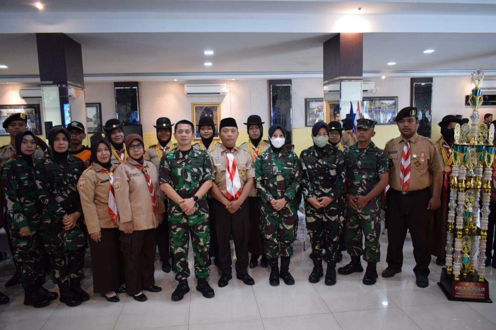 Pangkalan TNI AL Palembang Gelar Penyerahan Trophy Perlombaan Kespra Saka Bahari Lanal Palembang
