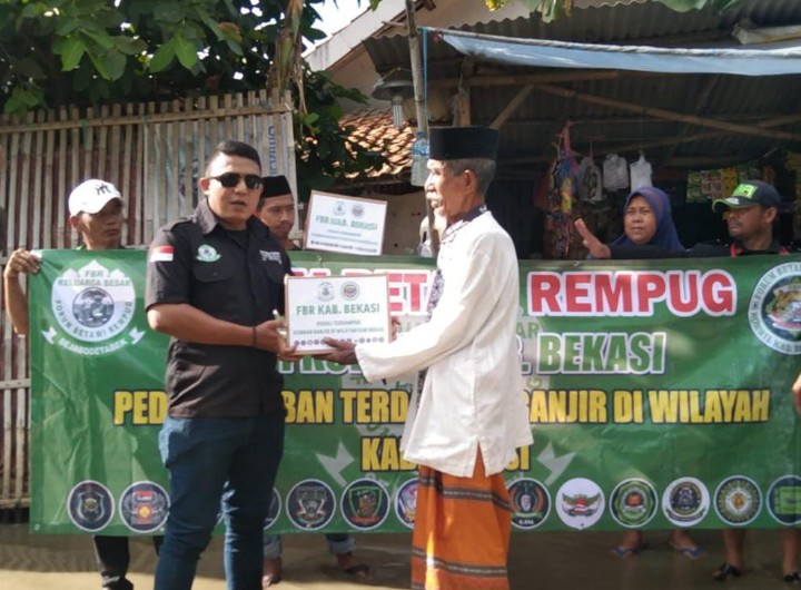 FBR korwil Kabupaten Bekasi Utara Peduli Korban Terdampak Banjir di Wilayah Kabupaten Bekasi