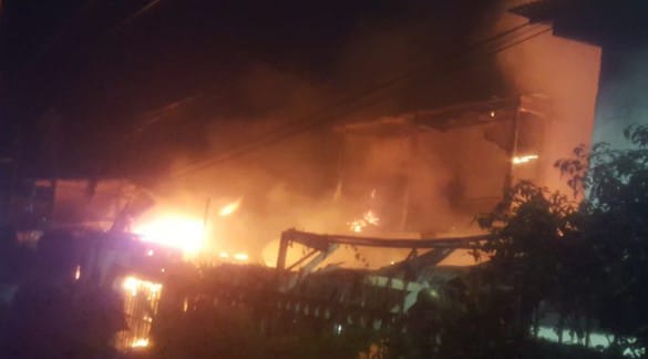 Puluhan Rumah Padat Penduduk di Pesing Garden Kedoya Utara Dilumat Si Jago Merah