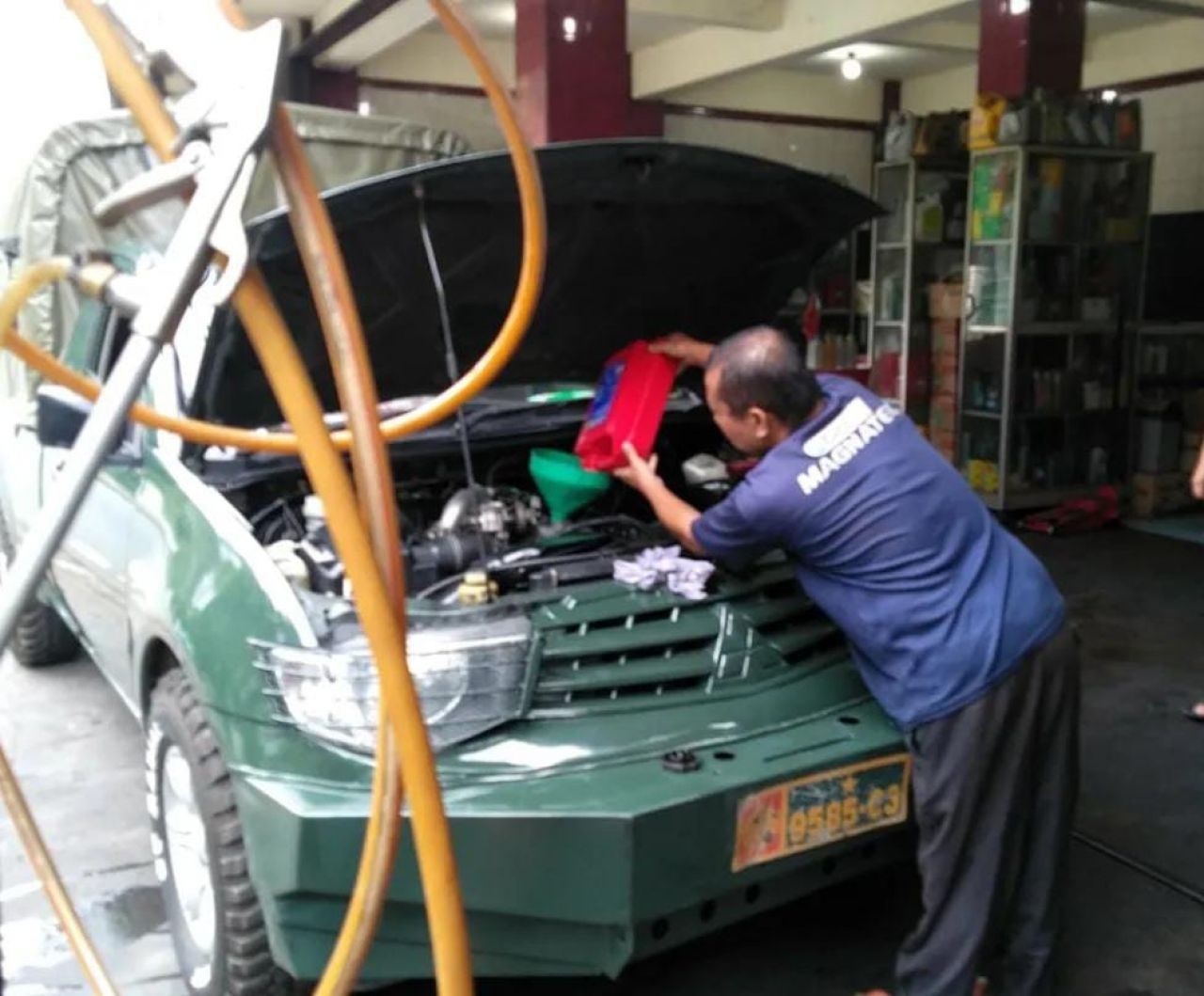 Dukung Mobilitas Dan Operasional Satuan, Koramil 02/Pondok Gede Laksanakan Pemeliharaan dan Perawatan Kendaraan Dinas