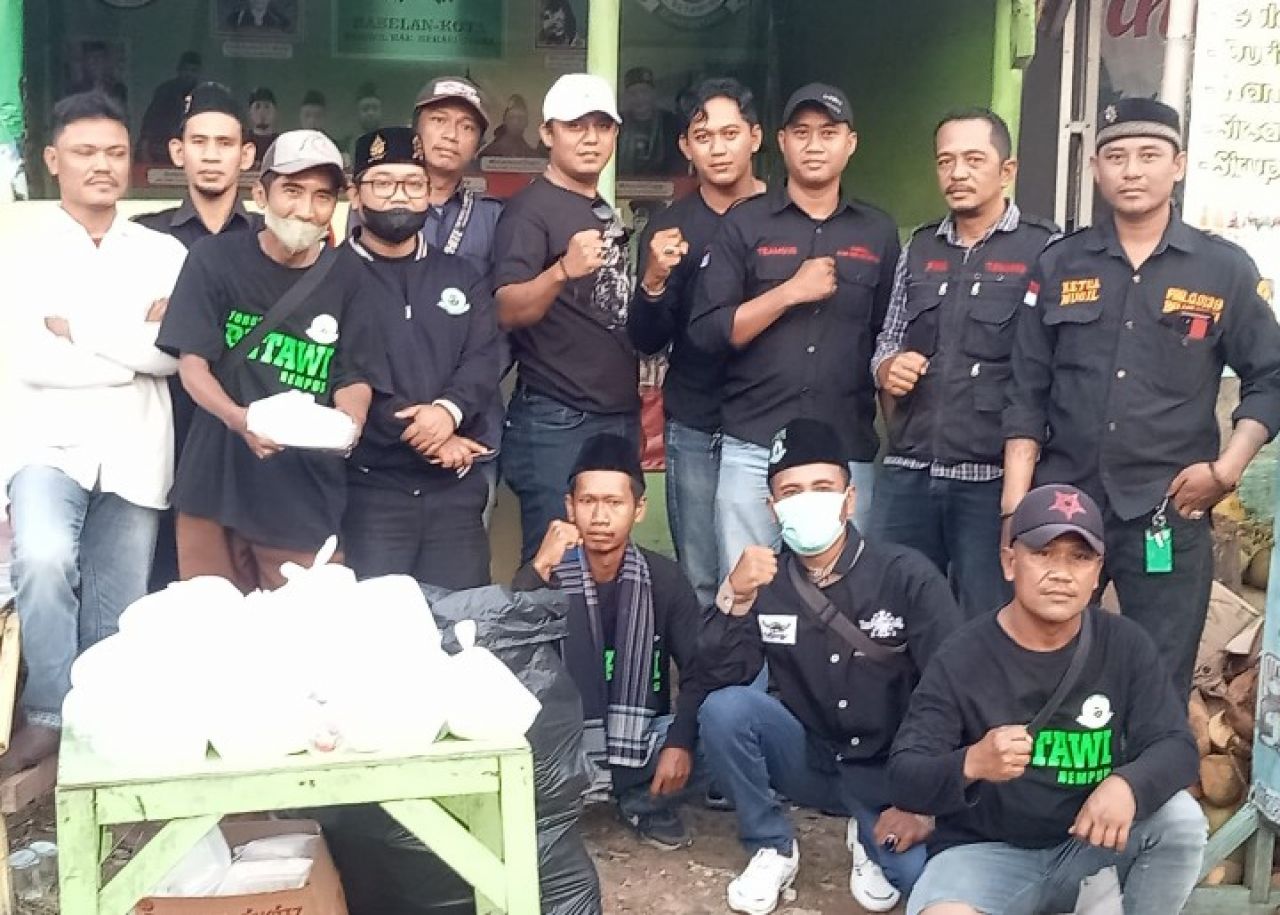 Korwil Kabupaten Bekasi Utara Berbagi Takjil di Raya Babelan Kota