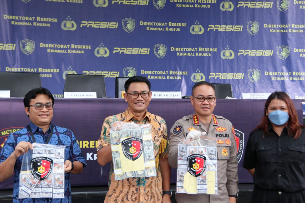 Ditreskrimsus Polda Metro Jaya Tangkap 12 Tersangka Pengedar Dolar Palsu