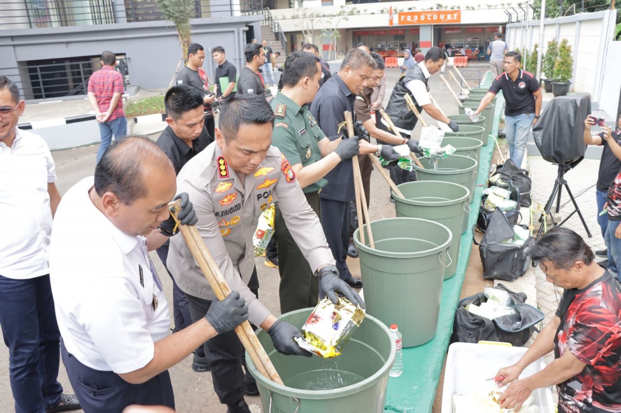 Polres Metro Jakbar Musnahkan Ratusan Kilogram Narkotika