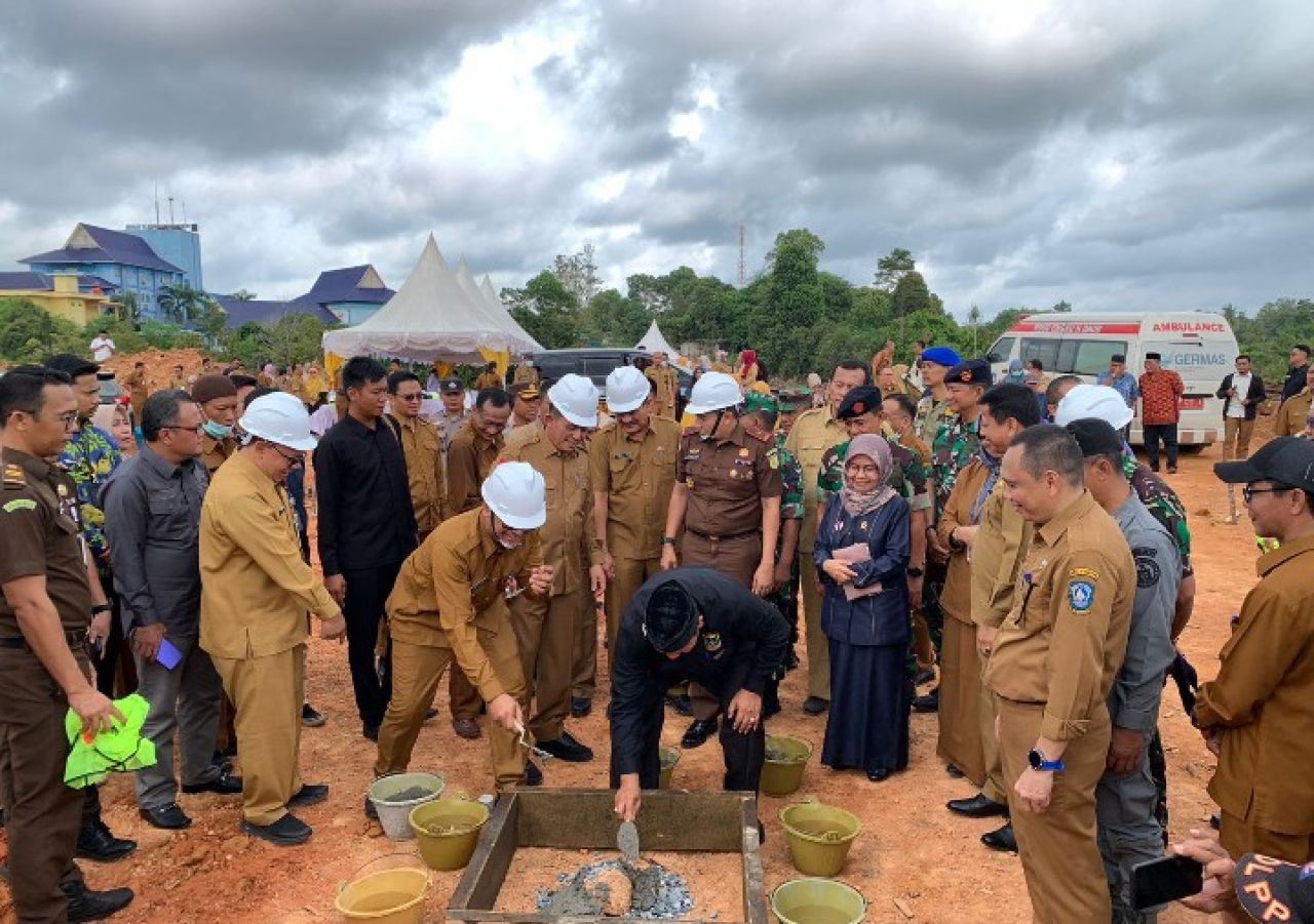 Karumkital Dr. Midiyato Suratani Hadiri Peletakan Batu Pertama Pembangunan RSKJKO Engku Haji Daud